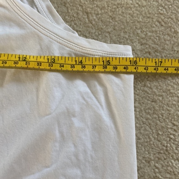 Lululemon 🍋white open back tank , gently used no size tag see pictures - Picture 4 of 5